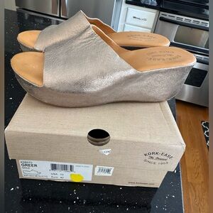 Kork-Ease Greer Soft Gold Platform Sandals